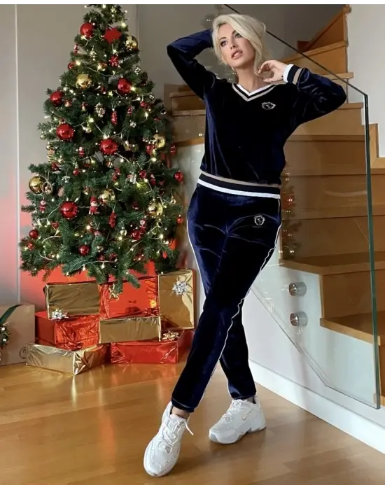 Kadın Uzun Kollu V Yaka Yakası Ve Kol Ağzı şerit Detay Kadife Takım