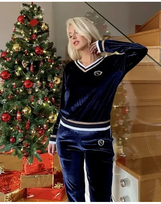 Kadın Uzun Kollu V Yaka Yakası Ve Kol Ağzı şerit Detay Kadife Takım