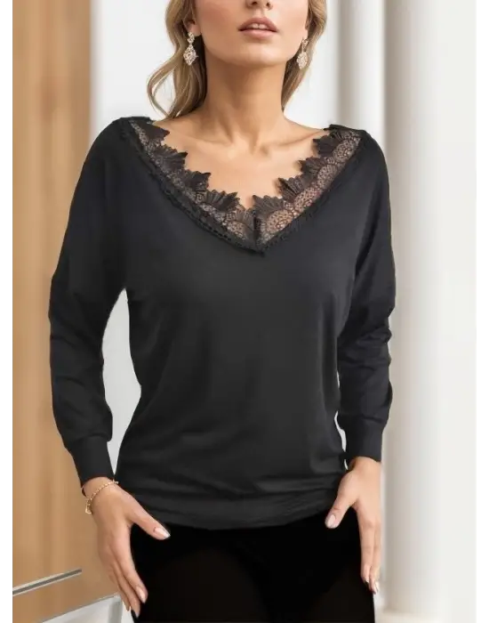 Omarı Zarif Kadın Yaka Detaylı Viskon Bluz