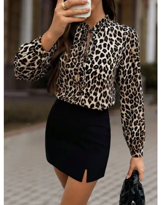 Kadın Uzun Kollu Yakadan Bağcıklı Leopar Desenli Süprem Bluz