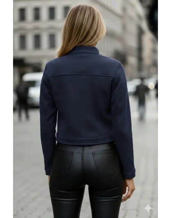 Kadın Uzun Kollu Yakadan Ve önden Düğmeli Süet Kısa Ceket