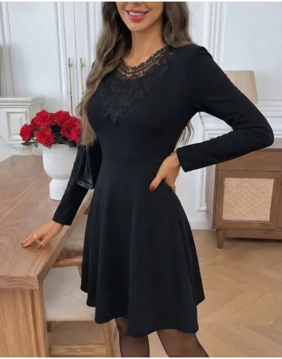 Zarif Dantelli Mini Krep Elbise