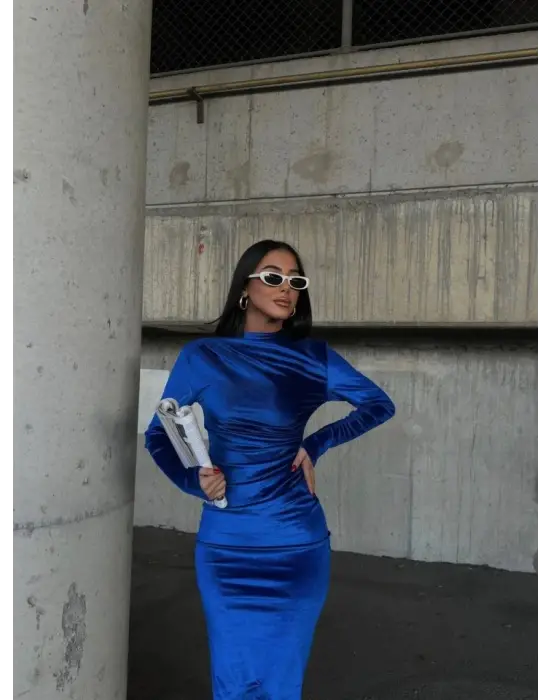 Kadın Uzun Kollu Yarım Balıkçı Yaka Büzgü Detay Kadife Kumaş Elbise