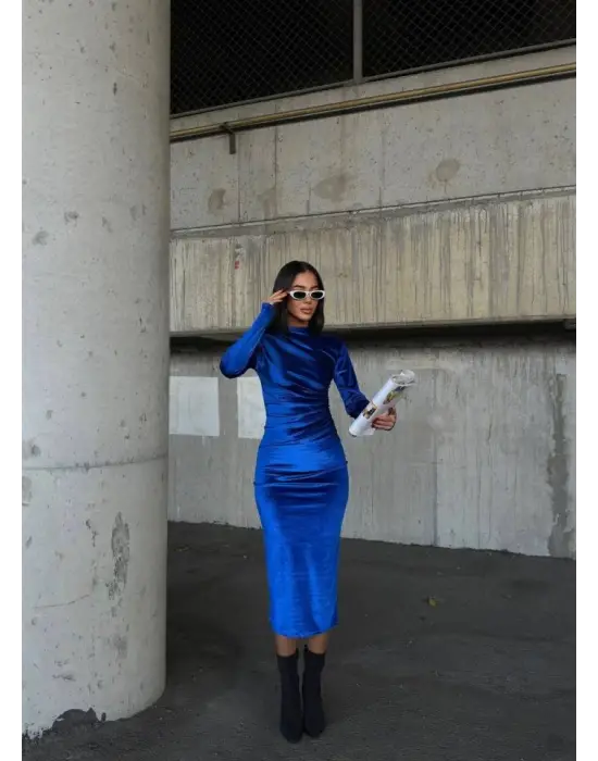 Kadın Uzun Kollu Yarım Balıkçı Yaka Büzgü Detay Kadife Kumaş Elbise