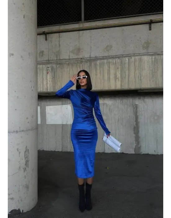 Kadın Uzun Kollu Yarım Balıkçı Yaka Büzgü Detay Kadife Kumaş Elbise