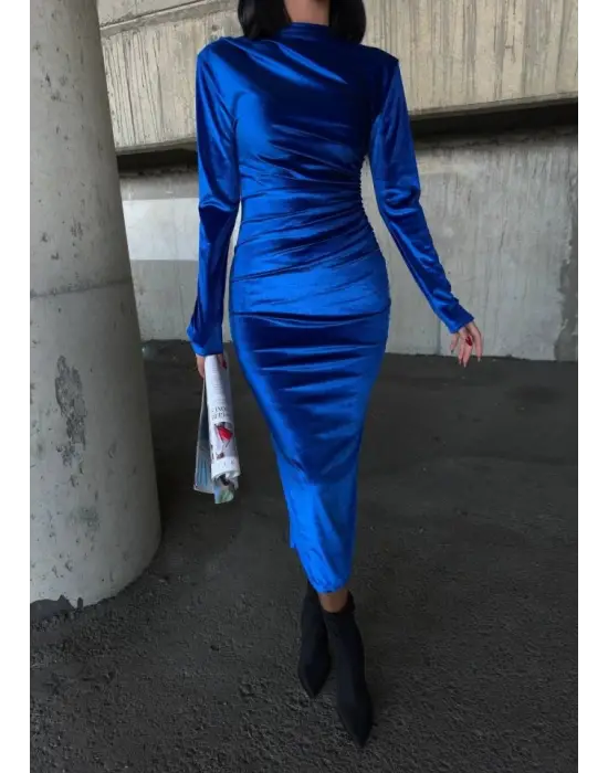 Kadın Uzun Kollu Yarım Balıkçı Yaka Büzgü Detay Kadife Kumaş Elbise