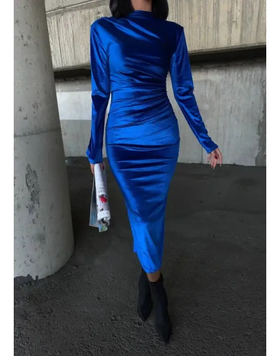 Kadın Uzun Kollu Yarım Balıkçı Yaka Büzgü Detay Kadife Kumaş Elbise