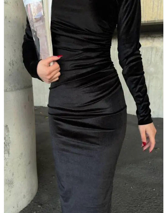 Omarı Şık Kadın Yarım Balıkçı Yaka Kadife Elbise