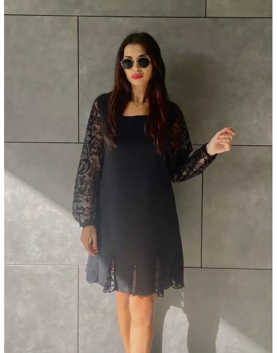 Kadın Uzun Kollu Yuvarlak Yaka Kol Ve Etek Ucu Dantelli Kısa Ithal Krep Elbise