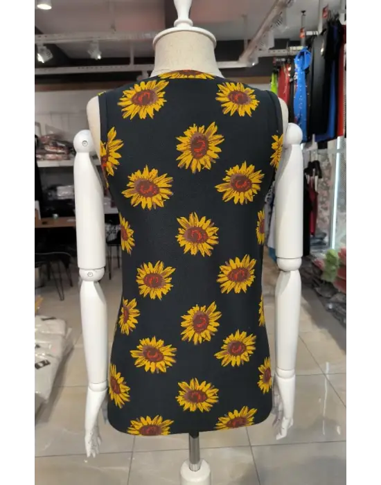 Omarı Şık Krep Bluz - V Yaka Kolsuz Ayçiçeği Deseniyle