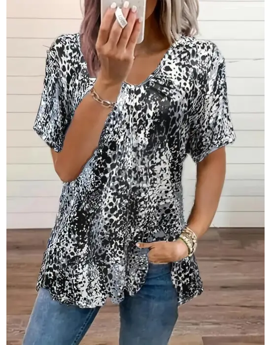 Kadın V Yaka Renkli Leopar Desen Büzgü Detay Süprem Bluz