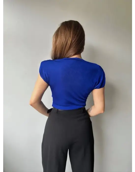 Omarı Şık Kadın V Yaka Dökümlü Bluz