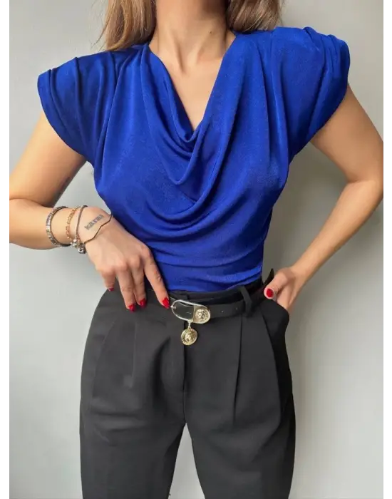 Omarı Şık Kadın V Yaka Dökümlü Bluz