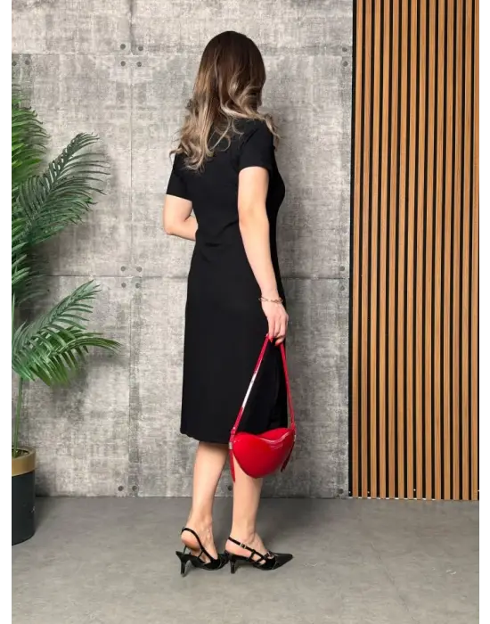 Omarı Modern ve Şık Yaka Detaylı Elbise