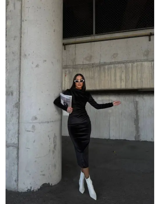 Omarı Şık Kadın Yarım Balıkçı Yaka Kadife Elbise