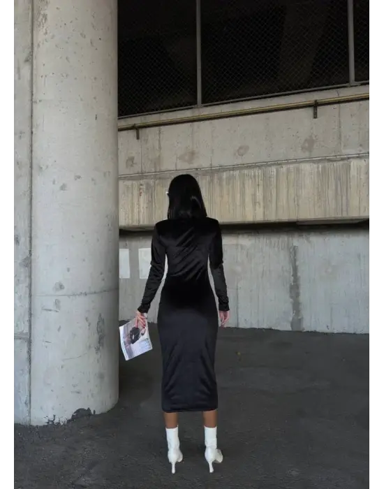 Omarı Şık Kadın Yarım Balıkçı Yaka Kadife Elbise