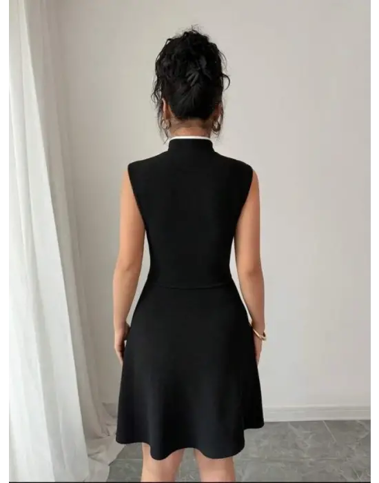 Kadın Yarım Balıkçı Yaka Pencere Dekolte Ve çift Renk Detay Mini Elbise