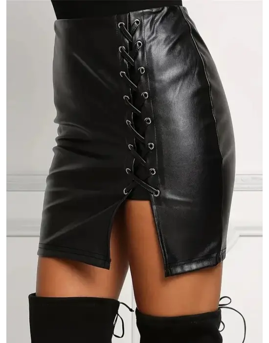 Çarpıcı Yüksek Bel Yandan Çapraz Bağcıklı Yırtmaçlı Mini Deri Etek