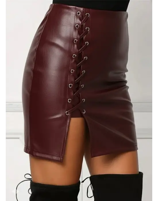 Çarpıcı Yüksek Bel Yandan Çapraz Bağcıklı Yırtmaçlı Mini Deri Etek