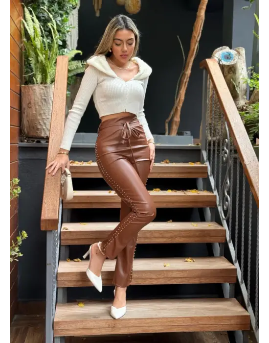 Kadın Yüksek Bel Yanlardan Incili Yırtmaçlı Uzun Deri Tayt