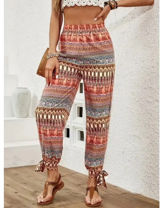 Omarı Yırtmaç Detaylı Desenli Bürümcük Pantolon