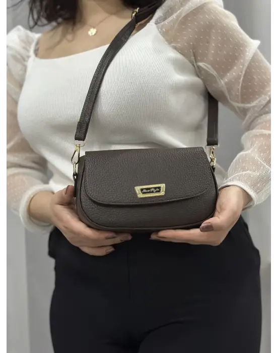 Omarı Doğal Kahve Tonlarıyla Zenginleşen Cilt Dostu Çanta