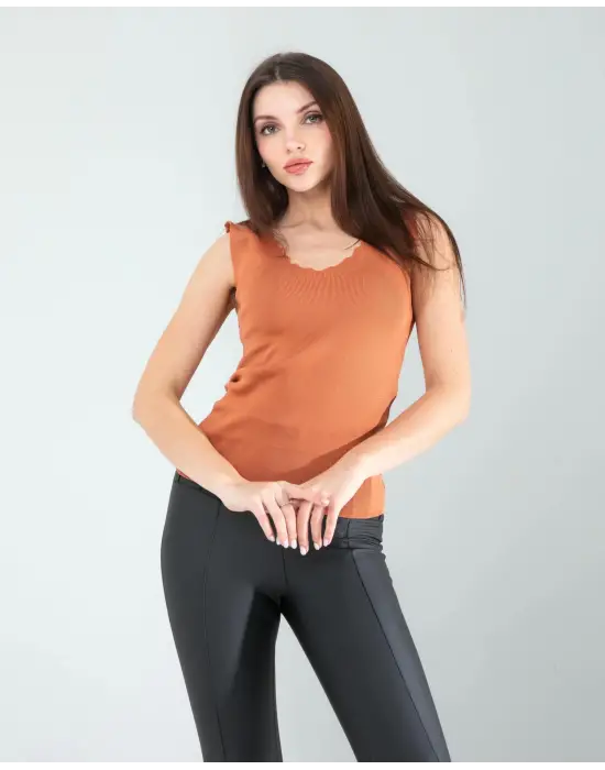 Omarı Kalın Askılı Kahve Crop Bluz