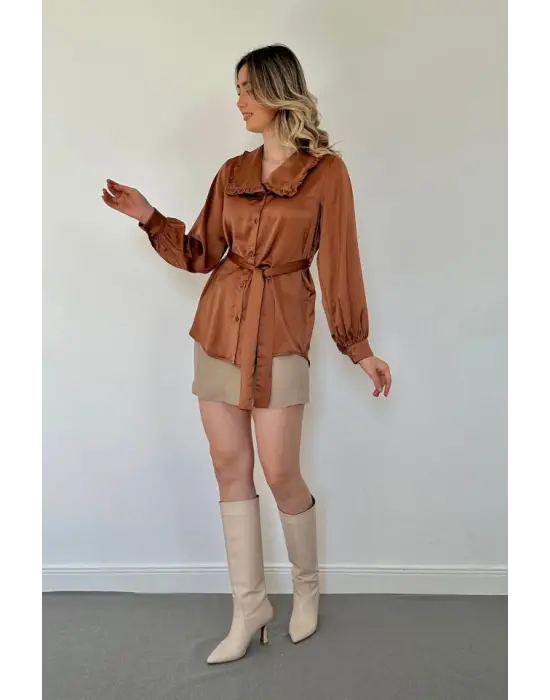 Kahverengi Yakası Fırfırlı Kuşaklı Saten Gömlek