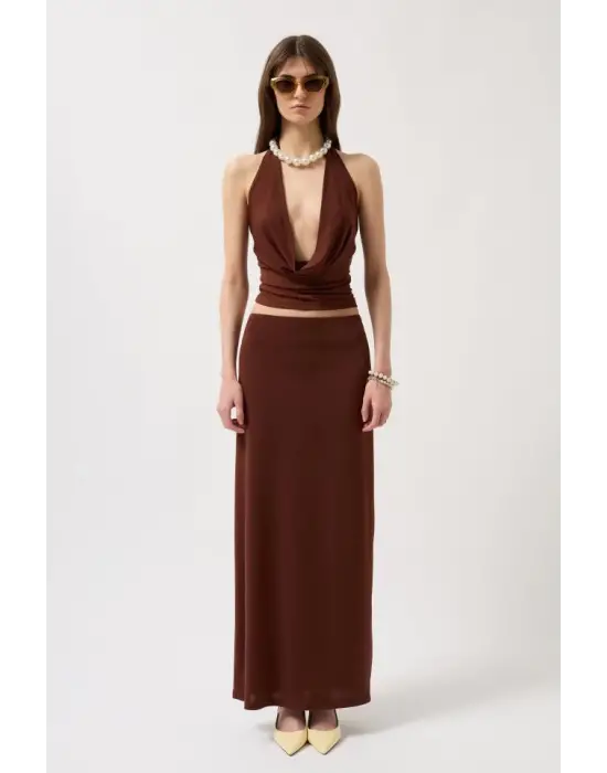 Omarı İnce Beliyle Göz Kamaştıran Midi Etek