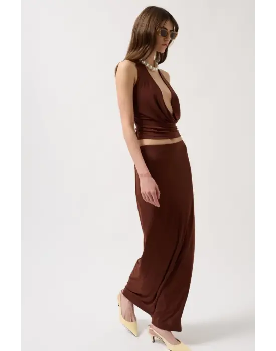 Omarı İnce Beliyle Göz Kamaştıran Midi Etek