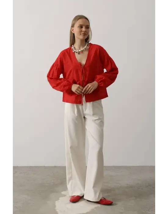 Kalp Detaylı Bağlamalı Brode Bluz - Kırmızı