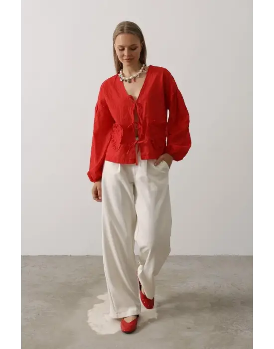 Kalp Detaylı Bağlamalı Brode Bluz - Kırmızı