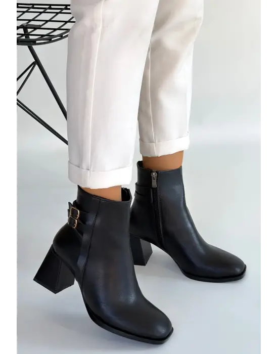 Kanda Siyah Cilt Topuklu Bot