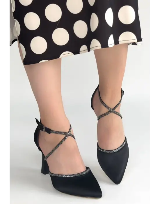 Kanji Siyah Saten Topuklu Ayakkabı