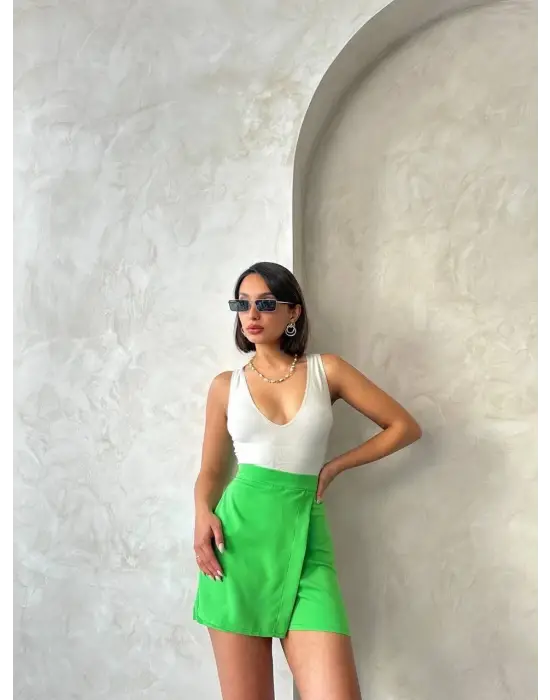Omarı Yeşil Kapaklı Şort Etek - Trendy ve Rahat Model