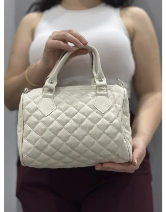 Omarı Krem Renk Kapitone Cilt Çantası