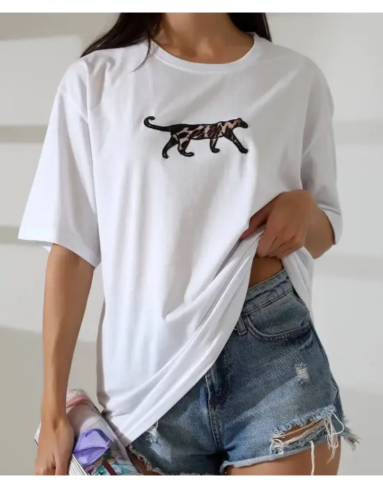 Omarı Trendy Kaplan Nakışlı Oversize Tişört