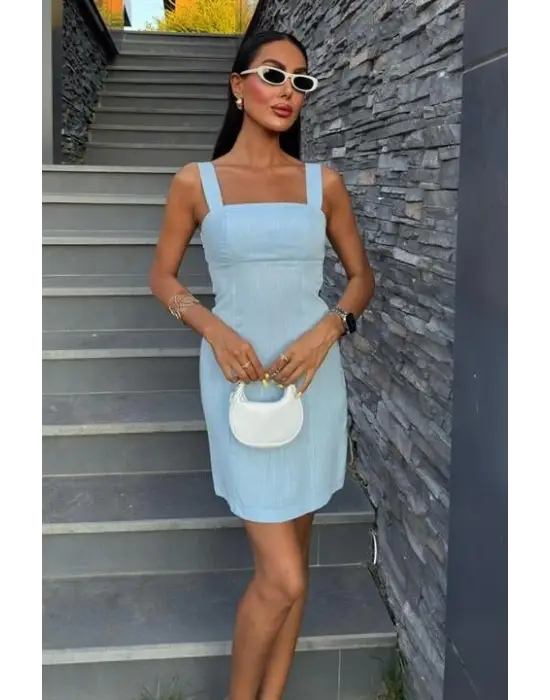 Omarı Sade ve Şık Kare Yaka Mini Elbise