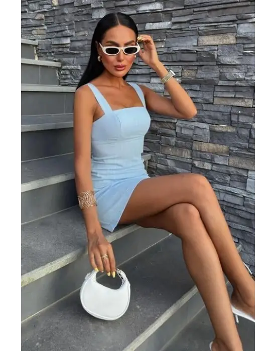 Omarı Sade ve Şık Kare Yaka Mini Elbise