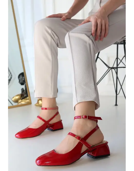 Karmi Kırmızı Rugan Topuklu Kemerli Ayakkabı