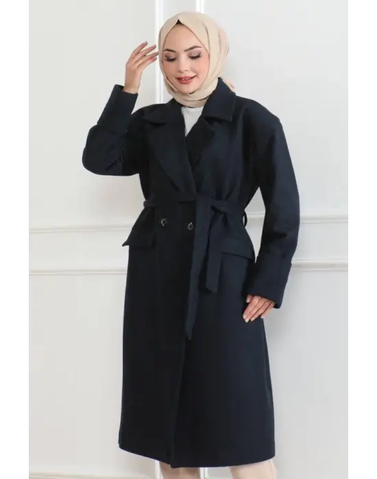Kaşe Kaban – Uzun Boy Kruvaze Yaka Kuşaklı Tesettür Kaşe Kışlık Kaban, Astarlı Şık Yünlü Dokuma Oversize Rahat Kalıp Cepli Düğmeli Modern Kap Modeli - Lacivert