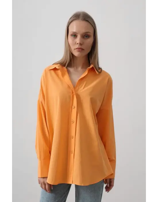 Omarı Geniş Manşet Detaylı Gömlek - Yumuşak Kumaşlı ve Şık Tasarım