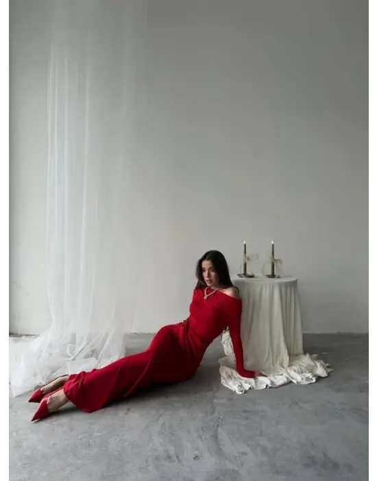 Omarı Uzun Kurdele Detaylı Kayık Yaka Elbise