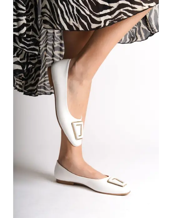 Hafif Tokalı Bayan Babet Ayakkabı