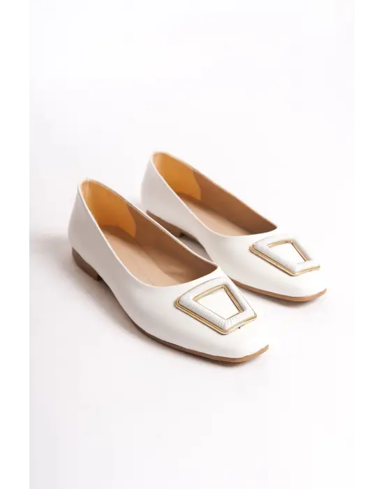 Beyaz Bağcıksız Rahat Tabanlı Ayakkabı Kadın Giyim