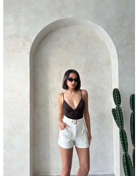 Kemer detaylı gabardin şort krem s25289