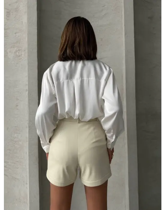 Kemerli deri şort krem h241003