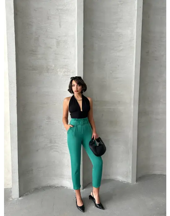 Omarı Esnek Bel Tasarımıyla Rahat Havuç Pantolon