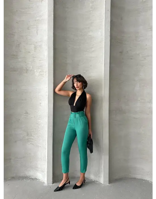 Omarı Esnek Bel Tasarımıyla Rahat Havuç Pantolon