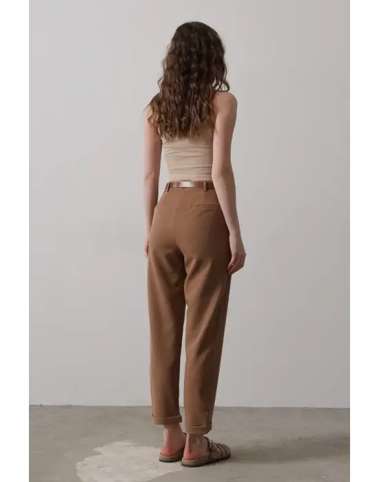 Omarı Kemerli Havuç Pantolon - Taba Renkli Kadın Şık Pantolon